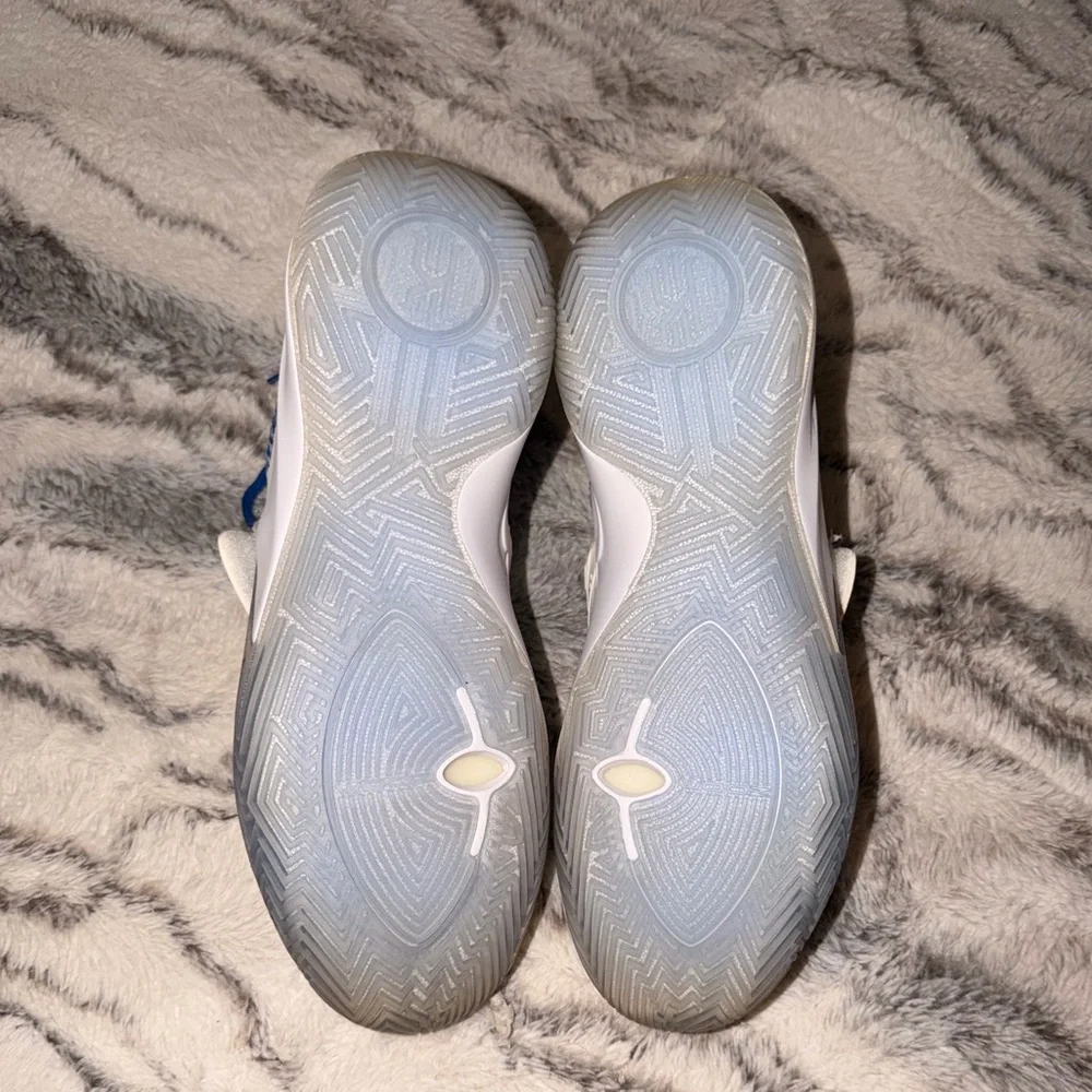 Men’s Nike Kyrie flytrap 3 in Blue and White